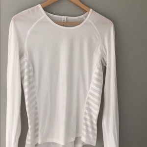 Lululemon light weight white ling sleeve shirt